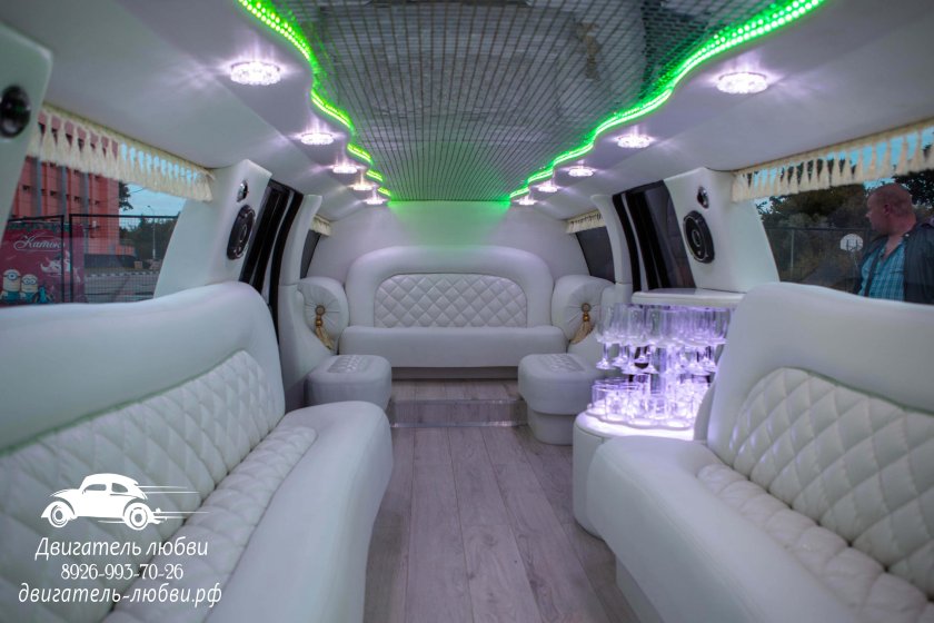 Лимузин Ford Excursion салон