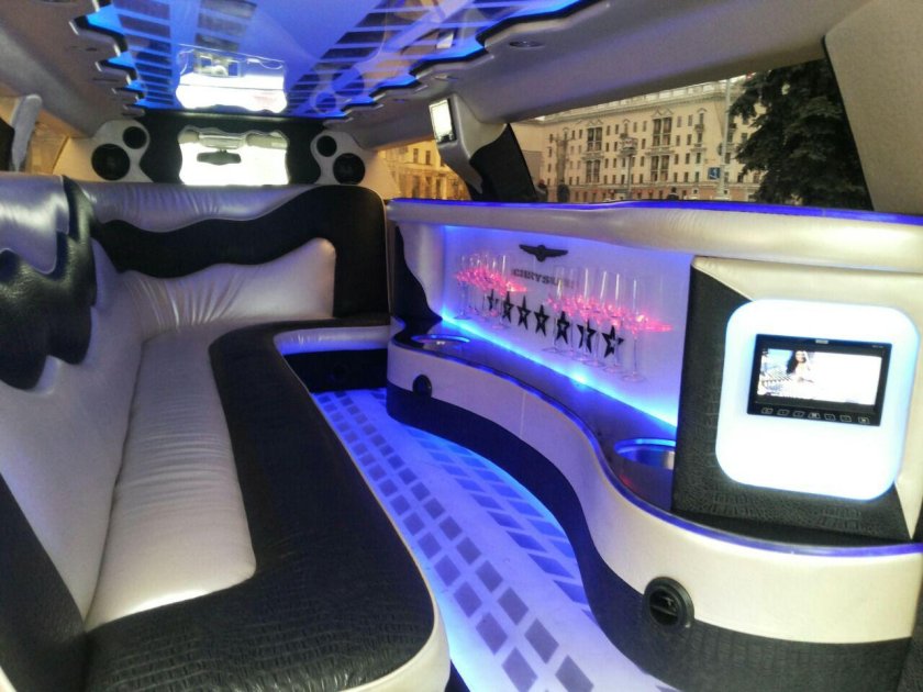 Лимузин Крайслер 300с внутри