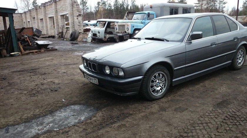 BMW e34 мокрый асфальт