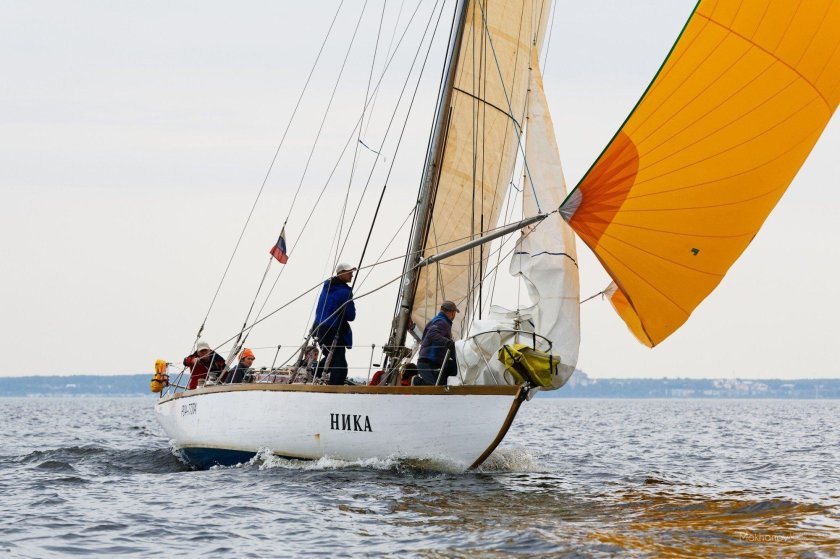 Парусная яхта ника