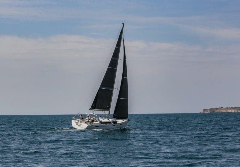 Парусная яхта