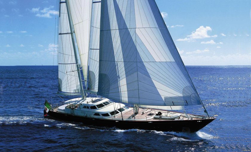 Одномачтовая яхта