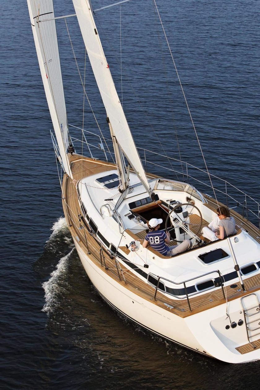 Парусная яхта 12 метров