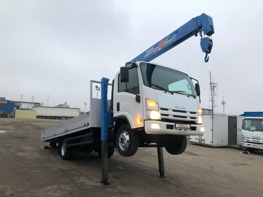 Isuzu npr75 с манипулятором Tadano