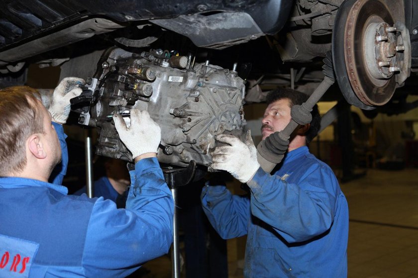 Снятие коробки передач