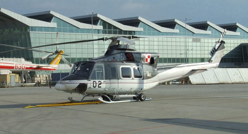 Bell 212 вертолет