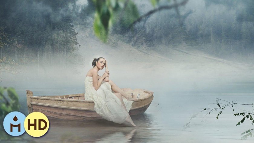 Девушка в лодке