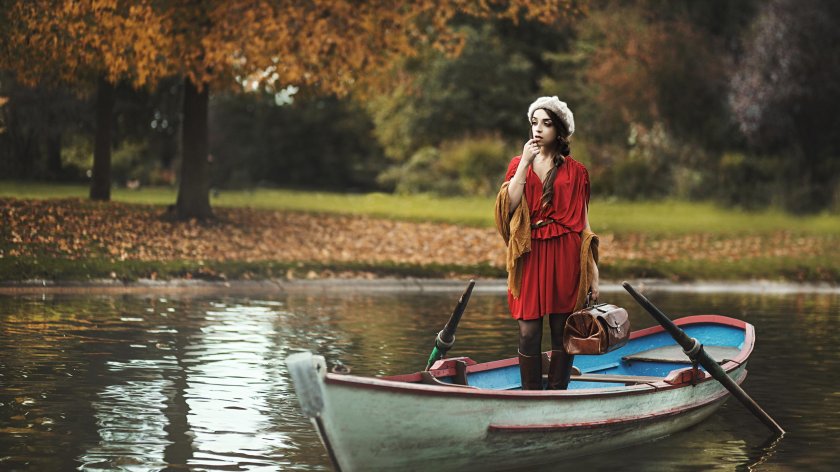 Девушка в лодке