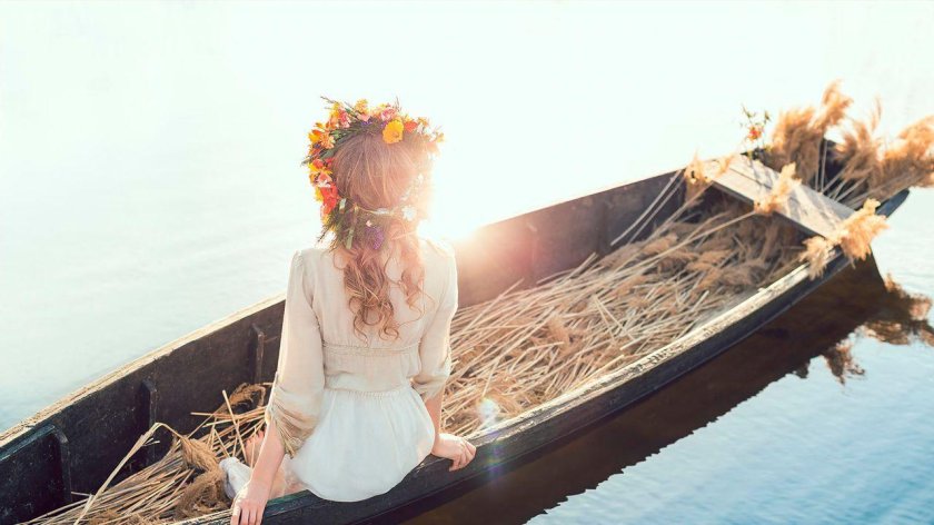 Девушка в лодке