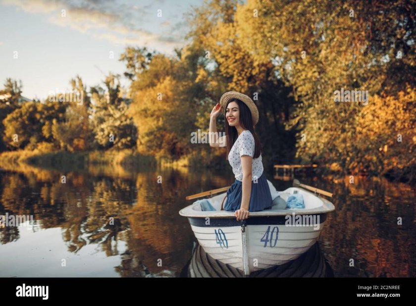 Девушка в лодке