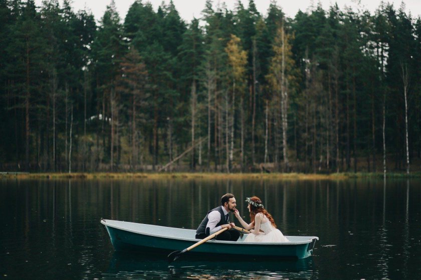 Влюбленные в лодке