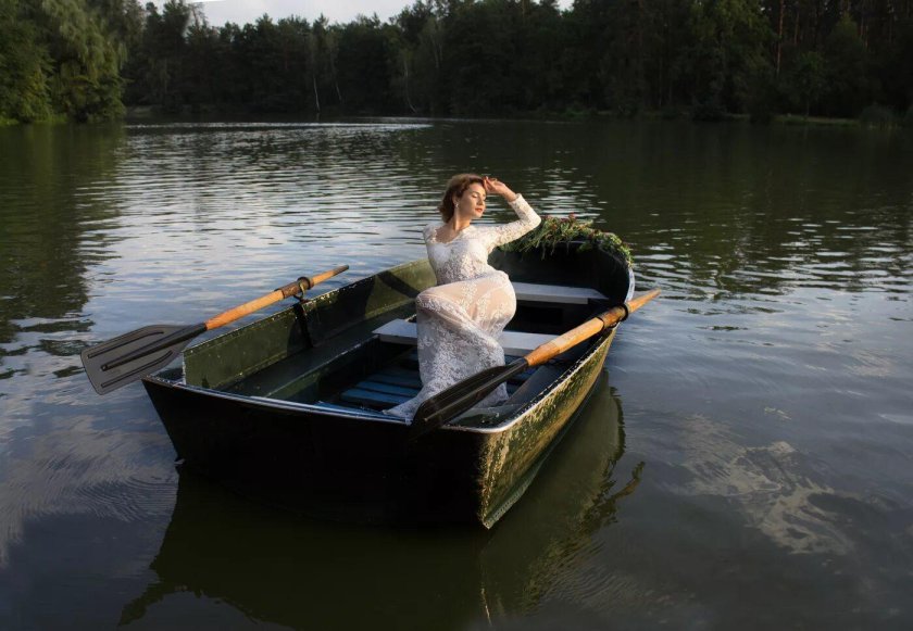 Женщина в лодке