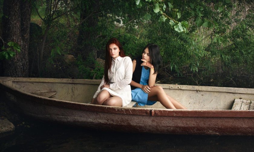 Девушка в лодке