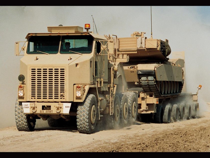 M1070 Oshkosh тягач