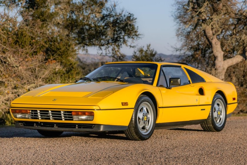 1989 ferrari 328 gts .