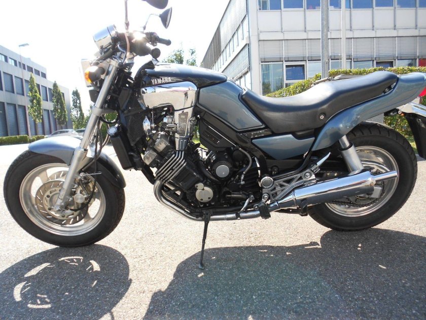 Yamaha FZX 750