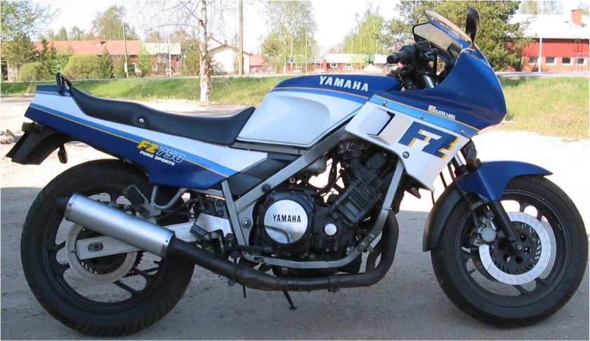Yamaha FZ 750