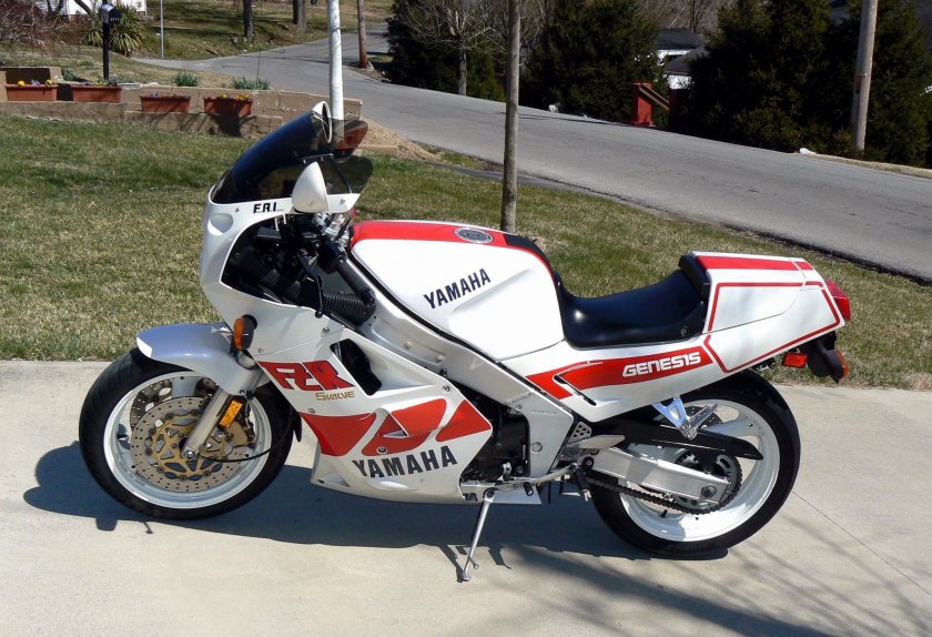 Ямаха FZR 750