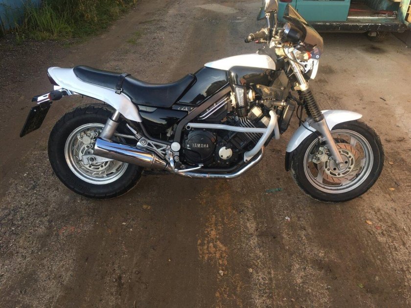 Yamaha FZX 750