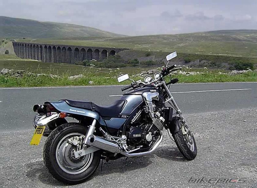 Yamaha FZX 750