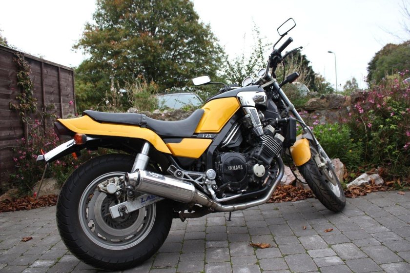 Yamaha FZX 750