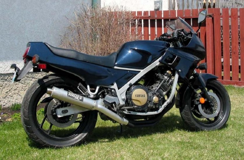 Yamaha FZ 750
