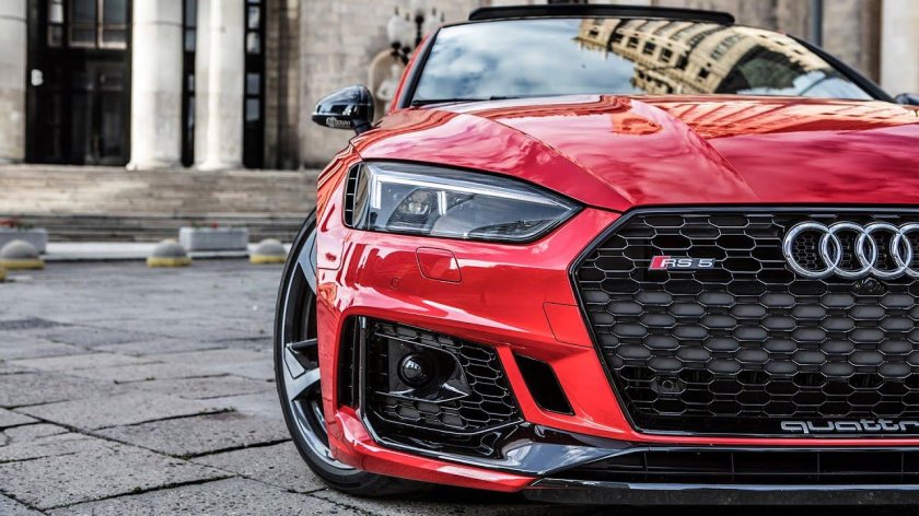Audi rs5 Red