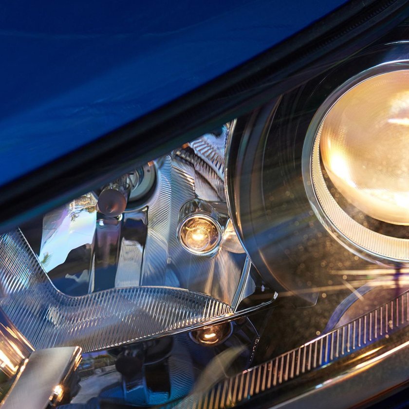 Фара машины