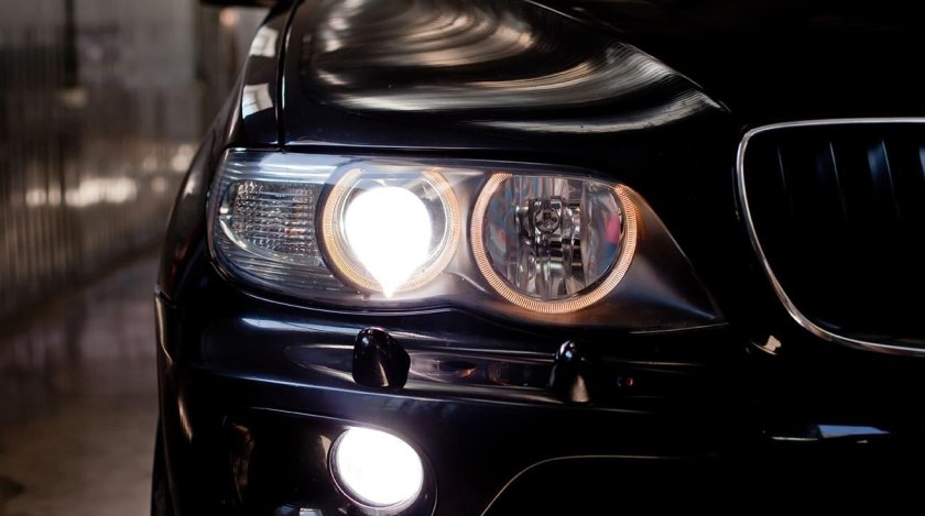 Фары автомобиля