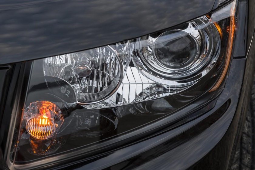 Фара Jeep Compass