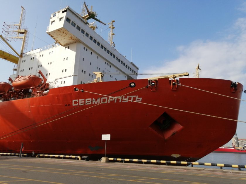 Атомный контейнеровоз Севморпуть