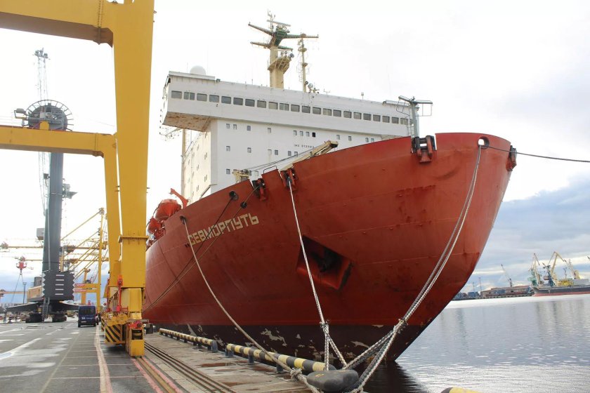 Атомный контейнеровоз Севморпуть