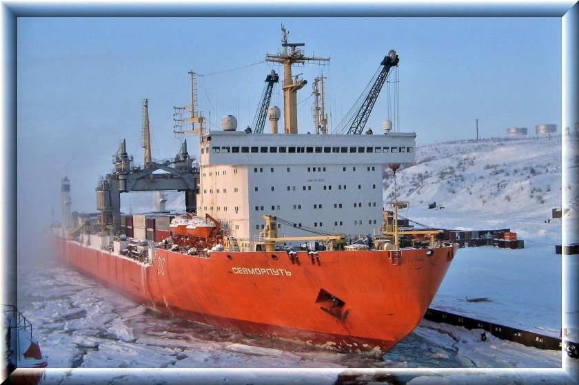 Атомный лихтеровоз Севморпуть