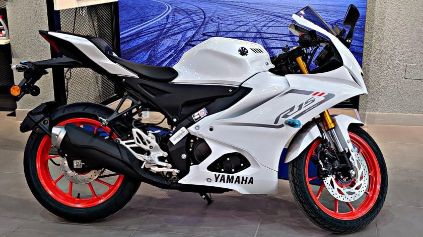 Yamaha r 15 v 4