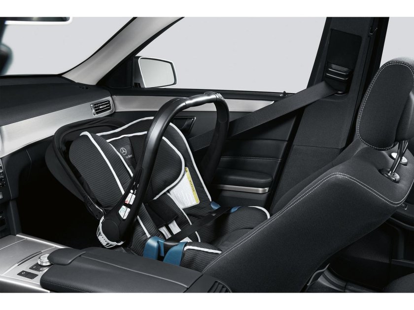 Mercedes-Benz сиденье детское