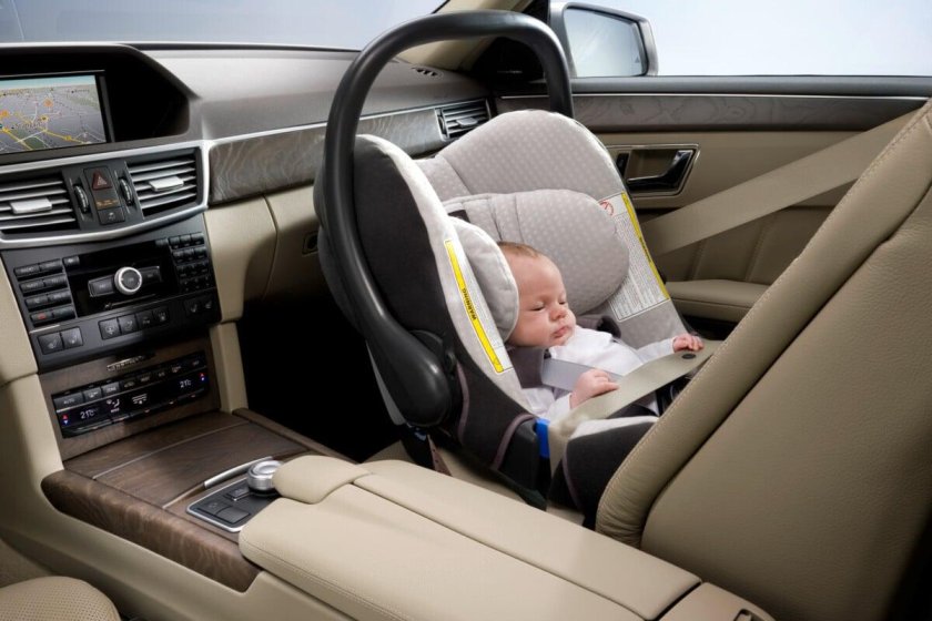 Детское кресло Мерседес-Бенц