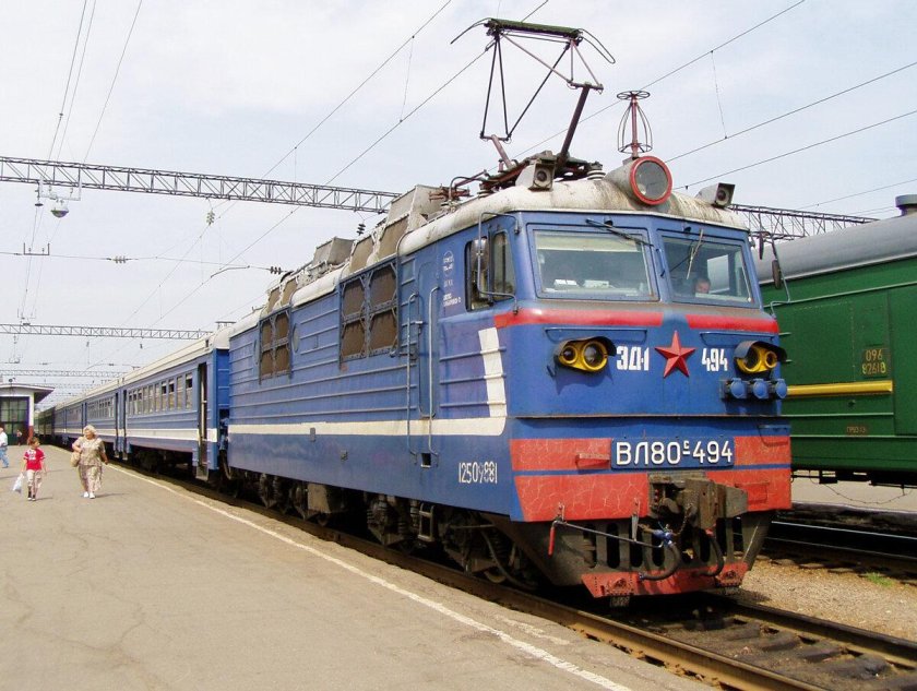 Половинкой электровоз