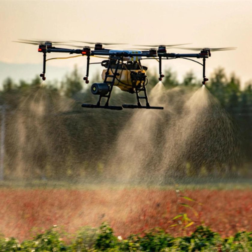 Беспилотник опрыскиватель