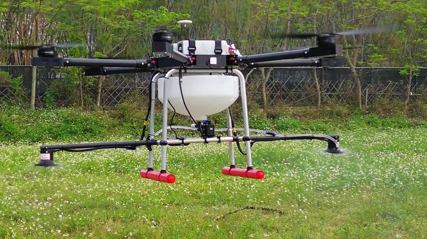 Сельскохозяйственный дрон опрыскиватель