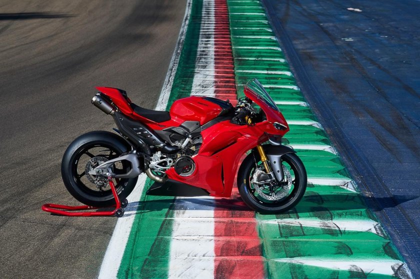 Дукати панигале в4