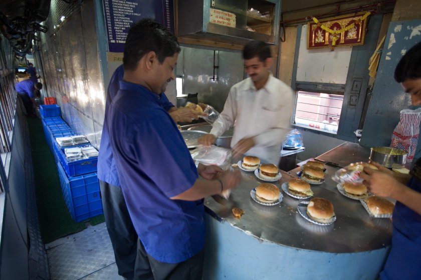 Еда в вагоне ресторане