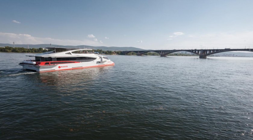 Катамаран на Енисее