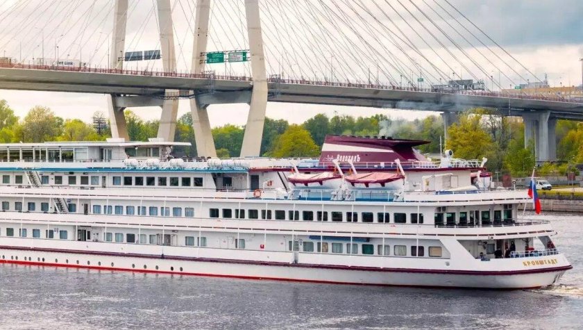 Теплоход Кронштадт водоход