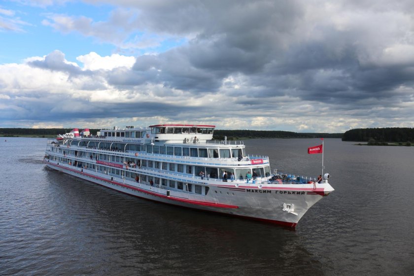 Теплоход Максим Горький