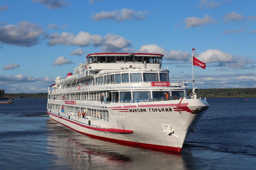Теплоход максим горький