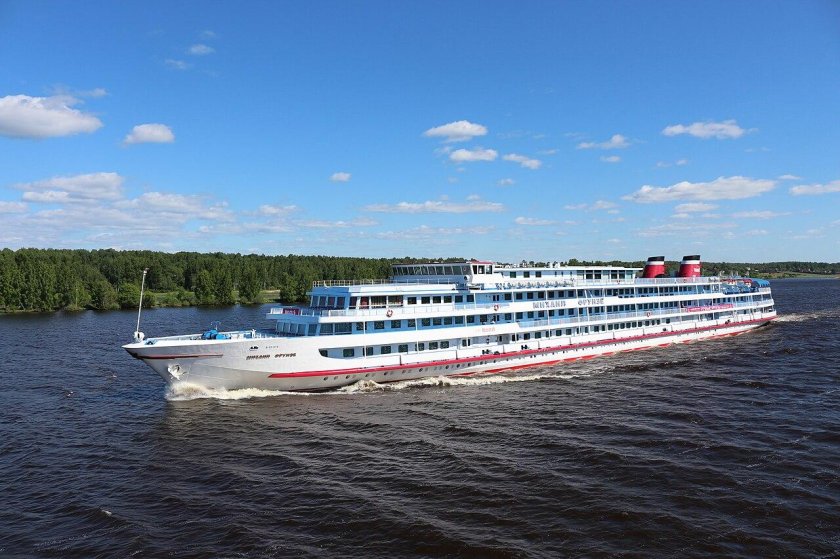 Теплоход Михаил Фрунзе Нижний Новгород