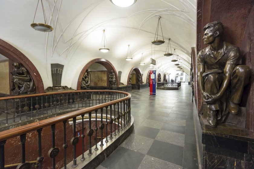 Метрополитен Москва станция площадь революции