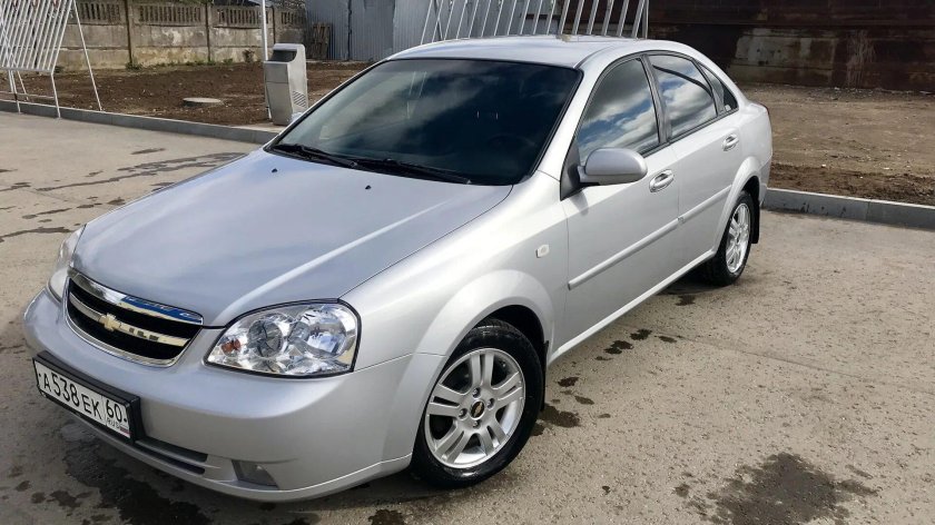 Chevrolet Lacetti седан серебристый