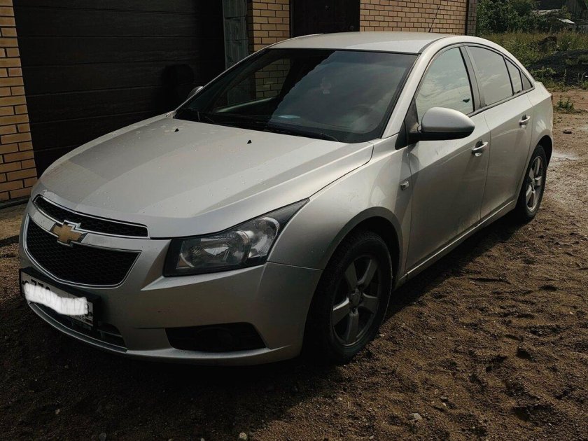 Шевроле Круз седан серебристый 2011