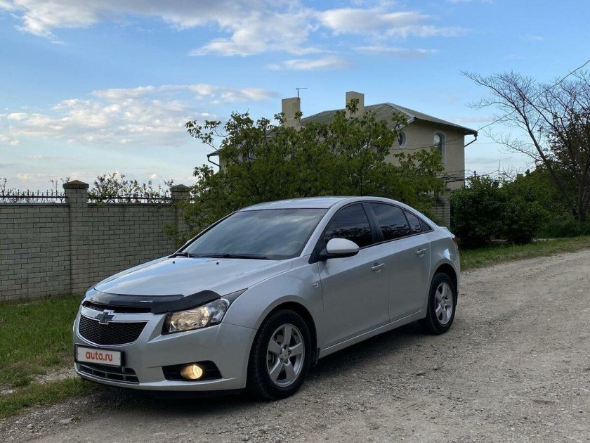 Серебристая Шевроле р448аа